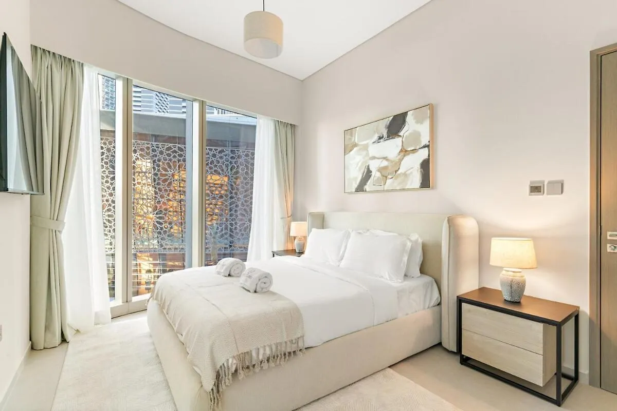 First Class 2Br Luxurious Downtown Bliss Dubai